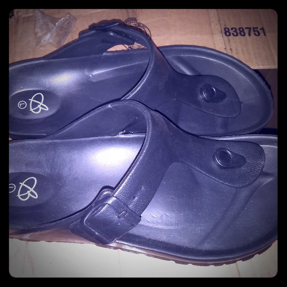 3pair of womens flip flops